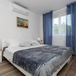 Doris Apartment