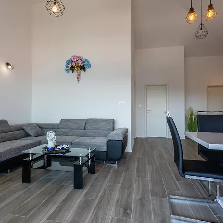 Apartment Doris Malinska