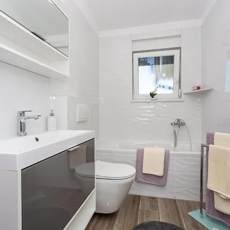 Doris Apartment